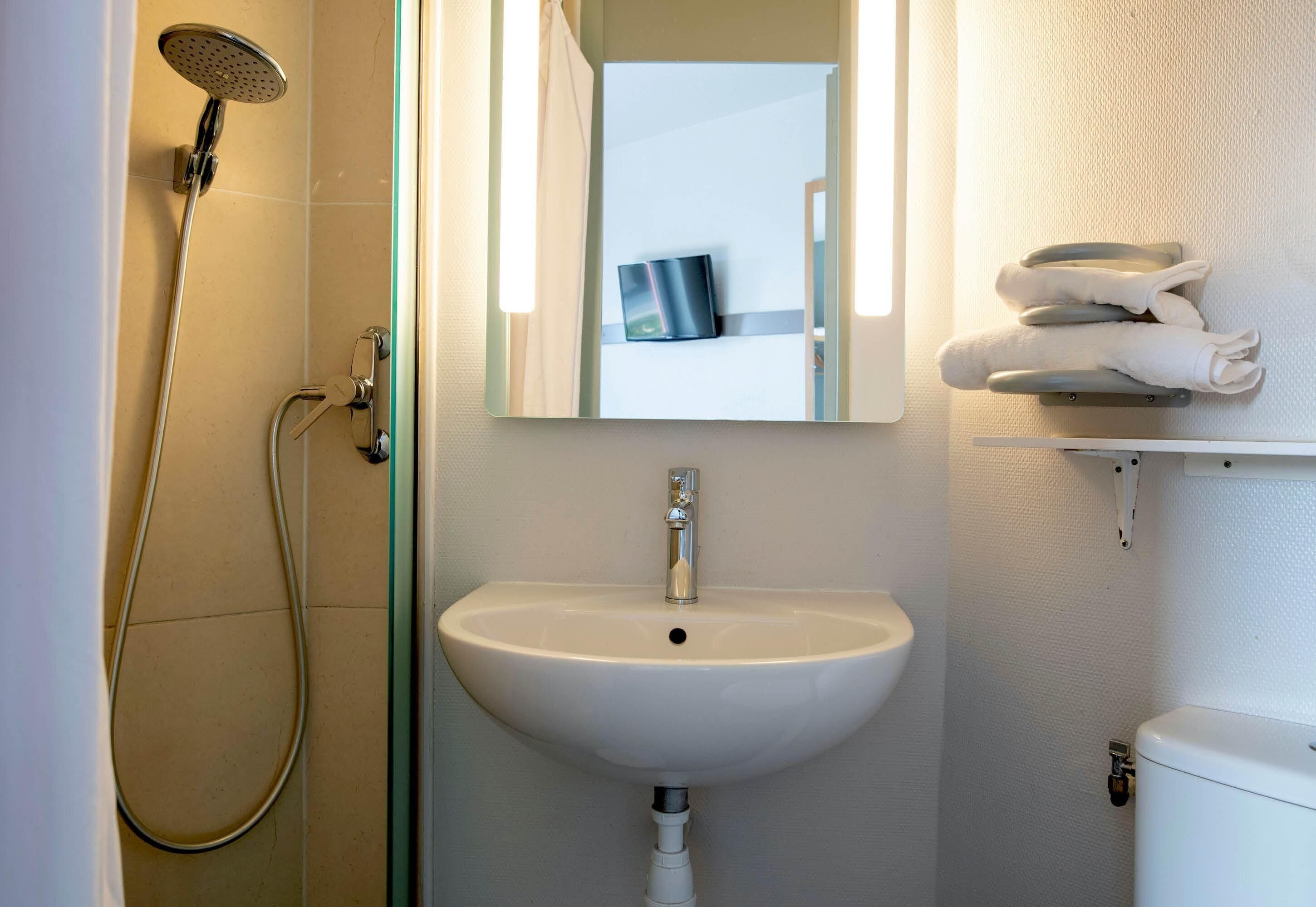 Douche, serviettes fournies