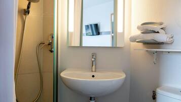 Douche, serviettes fournies