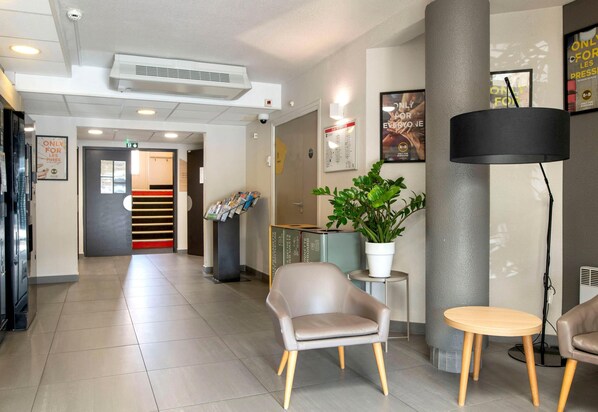 Lobby - B&B HOTEL Avignon (2) (Le Pontet)