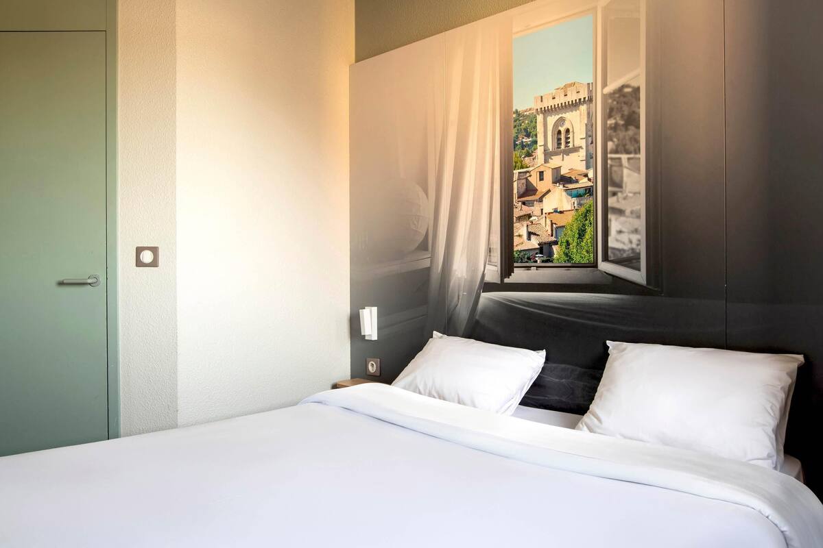 Double Room, Non Smoking | Premium bedding, desk, soundproofing, cribs (free)