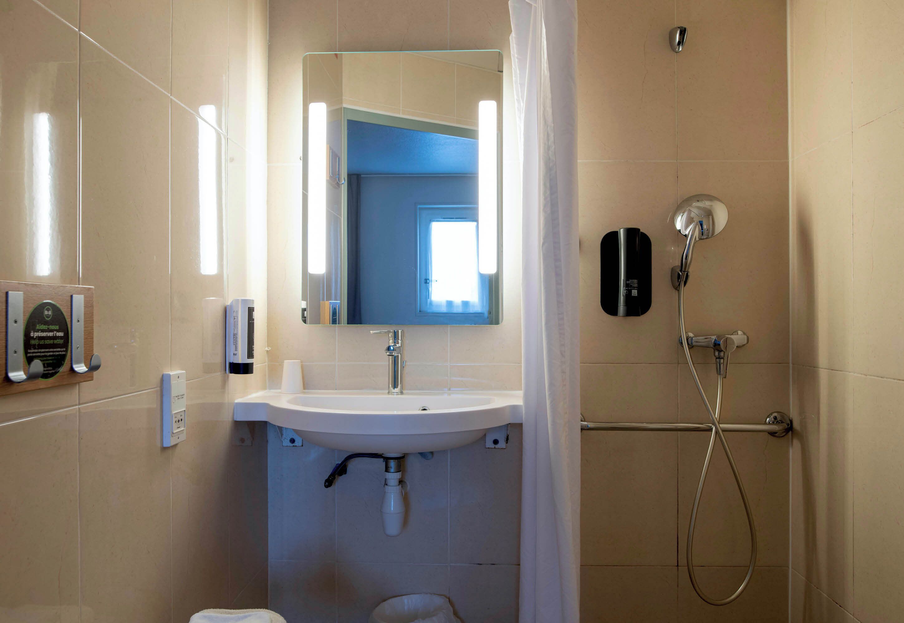 Photo - B&B HOTEL Avignon 2