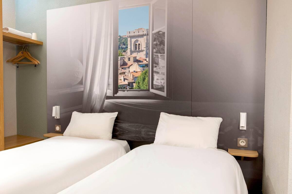 Twin Room | Premium bedding, desk, soundproofing, cribs (free)