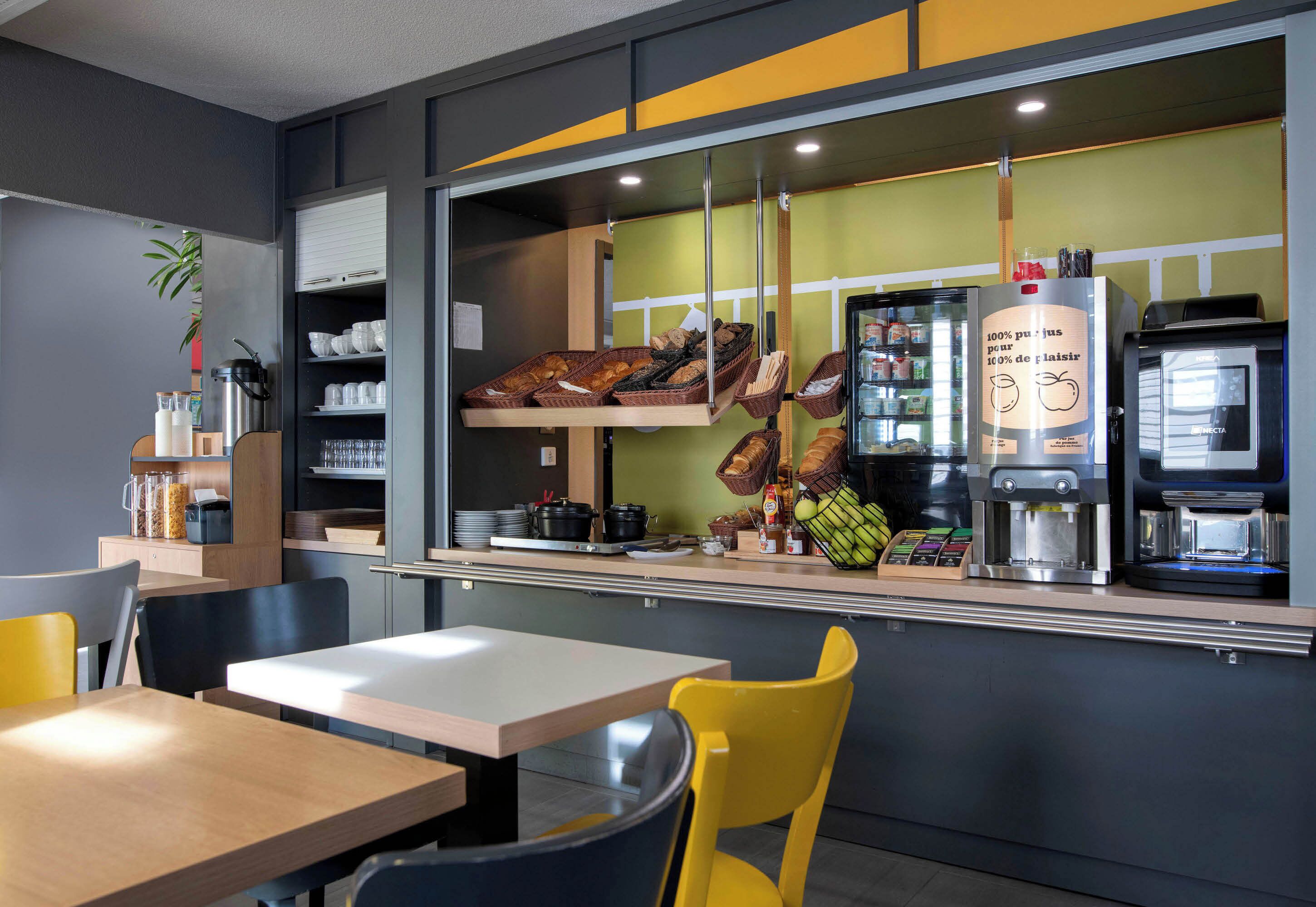 Daily buffet breakfast for a fee