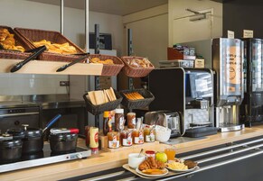 Desayuno buffet todos los días (con cargo)