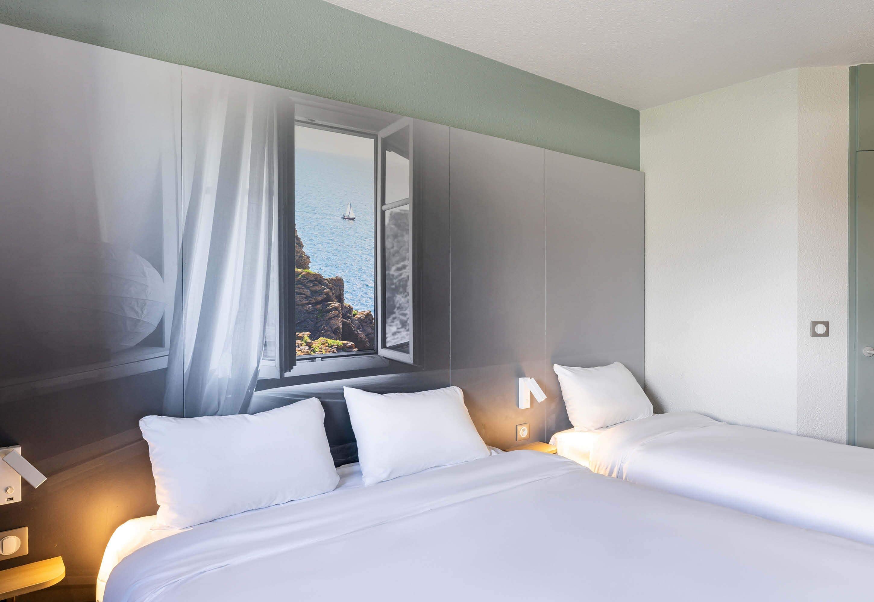 triple room, non smoking | individually decorated, desk, laptop workspace, iron/ironing board