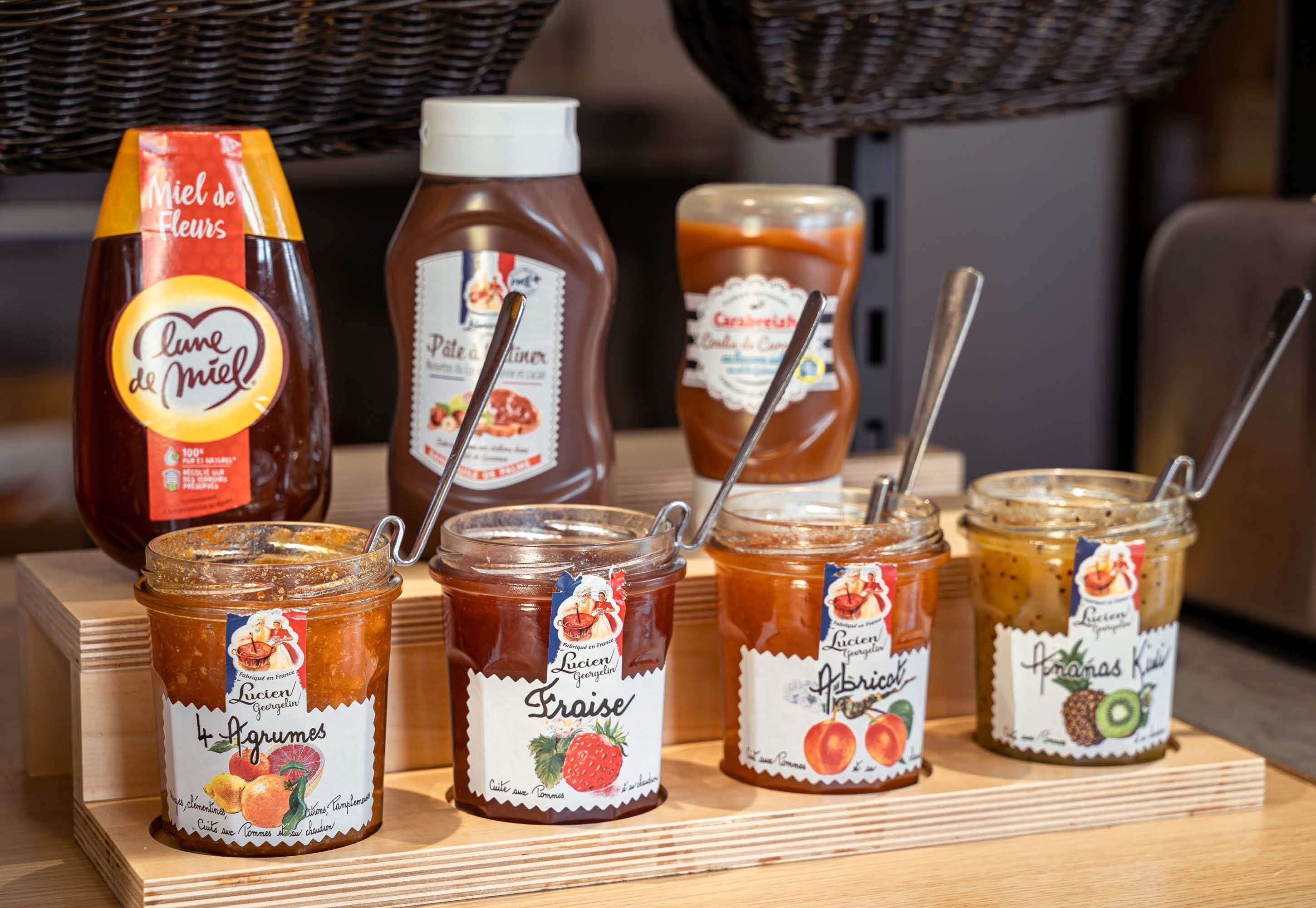 daily buffet breakfast for a fee