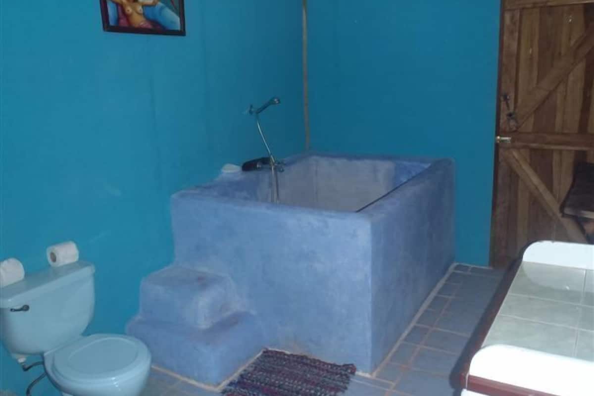 Family Cabin, 3 Bedrooms, Kitchen | Bathroom | Shower, free toiletries, towels