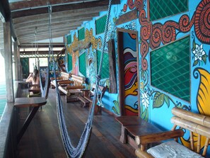 Hiên
