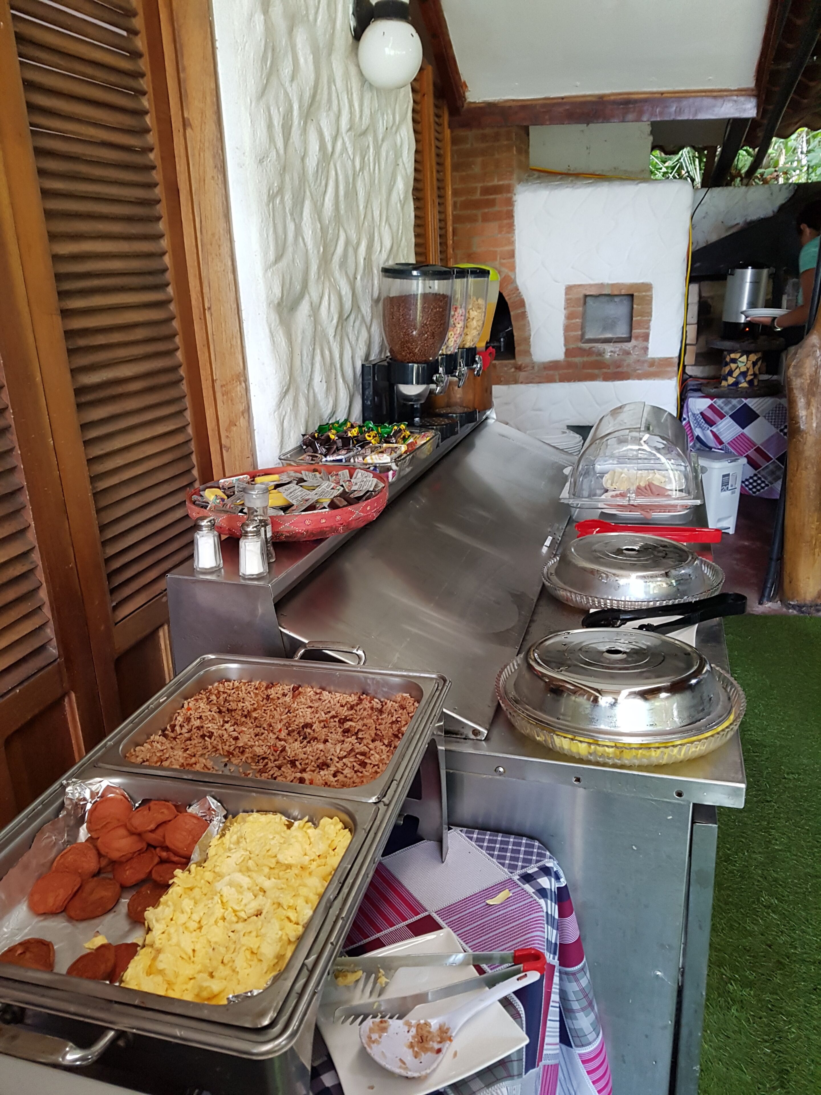 Café da manhã completo grátis todos os dias