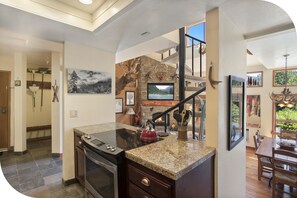 Premium Condo, Multiple Bedrooms, Mountain View | Private kitchen | Full-sized fridge, microwave, oven, stovetop - Aspen Creek by 101 Great Escapes (Mammoth Lakes)