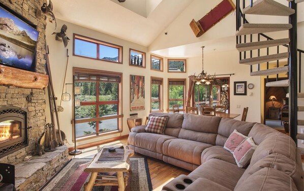 Premium Condo, Multiple Bedrooms, Mountain View | Living area | TV, fireplace, Netflix, DVD player - Aspen Creek by 101 Great Escapes (Mammoth Lakes)