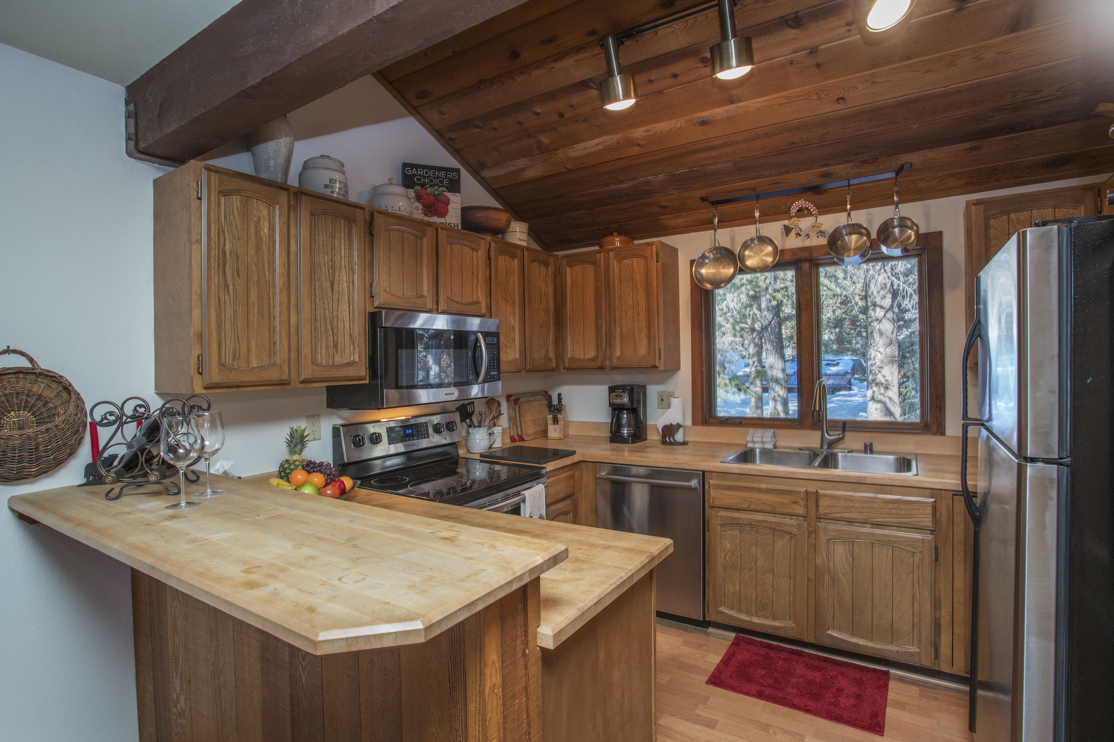 Loft, 2 Bedrooms | Private kitchen | Fridge, microwave, oven, stovetop