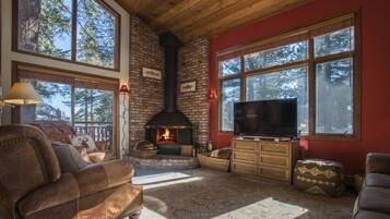 Loft, 2 Bedrooms | Living area | Flat-screen TV, fireplace, DVD player