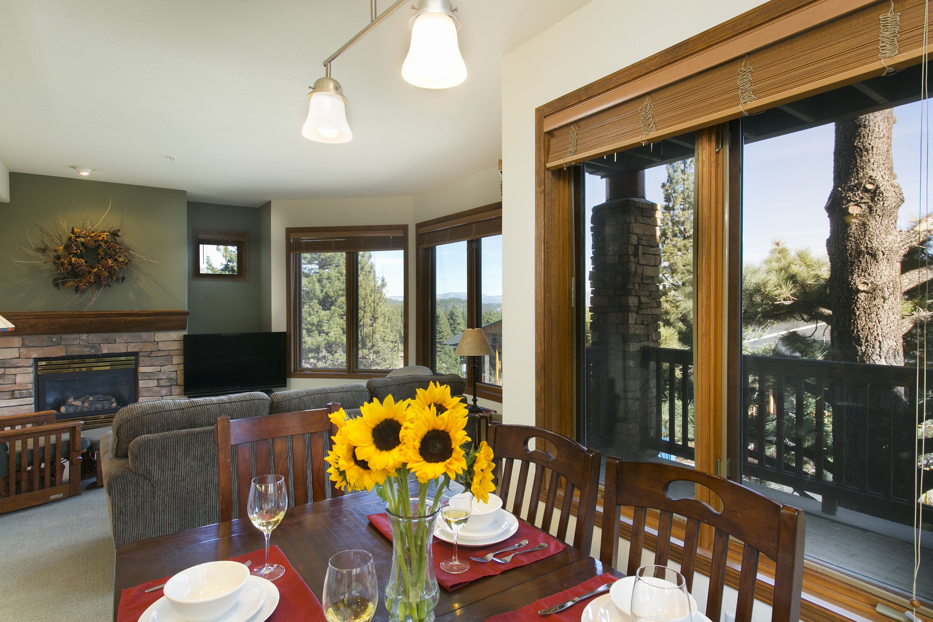 Apartamento, 2 quartos | Opções para refeição no quarto