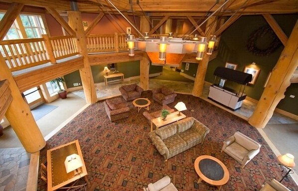 Lobby sitting area - Sunstone Lodge by 101 Great Escapes (Mammoth Lakes)