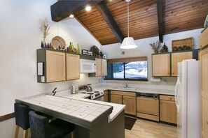 Apartment, 2 Bedrooms | Private kitchen