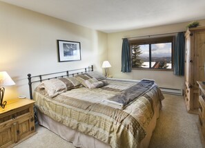 Deluxe-Apartment, 2 Schlafzimmer | Bügeleisen/Bügelbrett, kostenloses WLAN, Bettwäsche