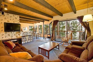 Living area - Timber Ridge Resort by 101 Great Escapes (Mammoth Lakes)