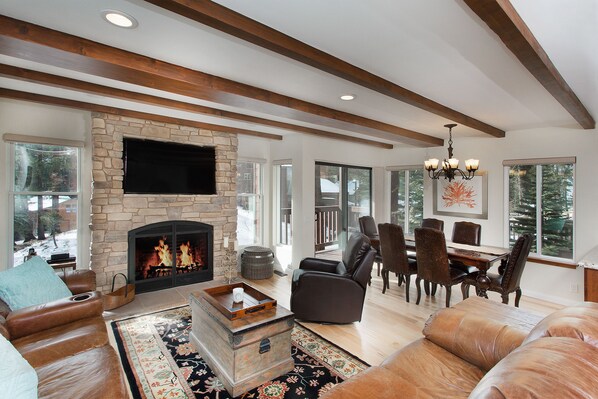 Superior Apartment, 3 Bedrooms | Living area | TV, fireplace, DVD player - Mammoth Village Properties by 101 Great Escapes (Mammoth Lakes)