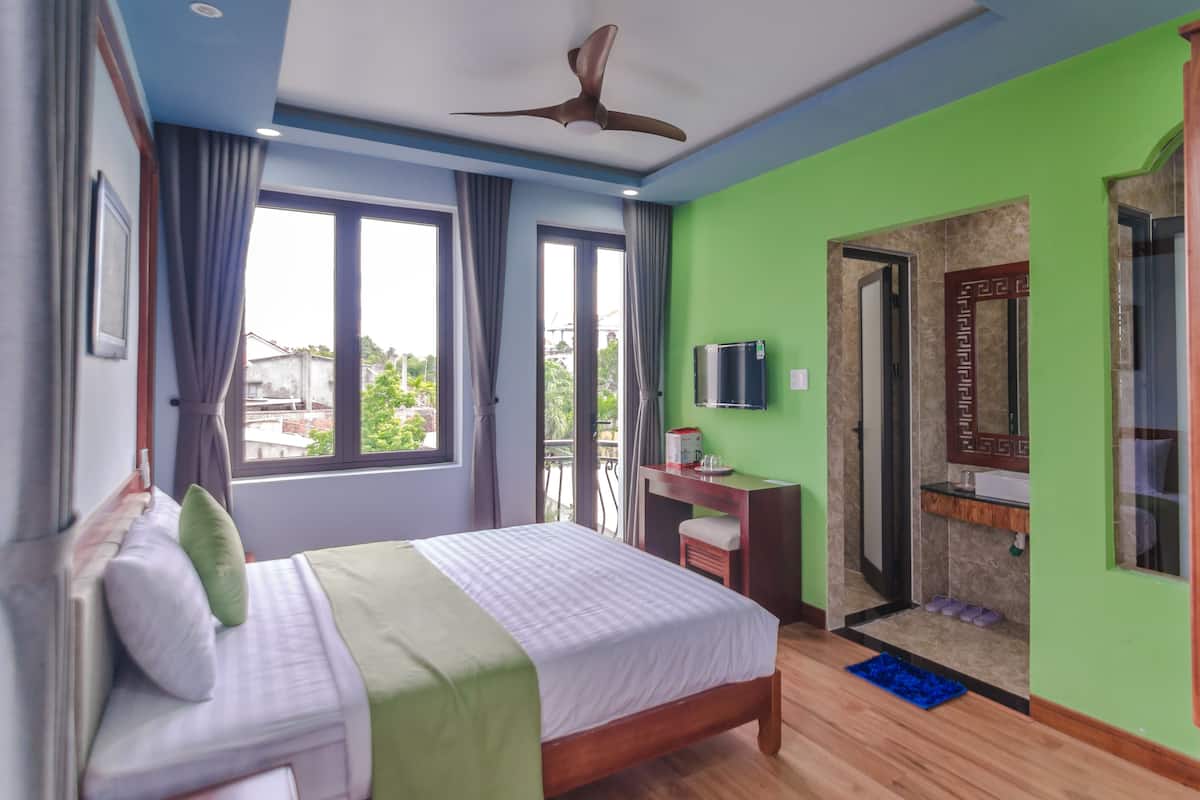 1 bedroom, premium bedding, minibar, desk