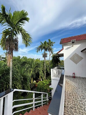 Habitación Deluxe con 1 cama doble o 2 individuales, balcón | Minibar, caja fuerte, escritorio y wifi gratis