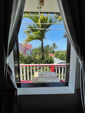 Habitación Deluxe con 1 cama doble o 2 individuales, balcón | Minibar, caja fuerte, escritorio y wifi gratis