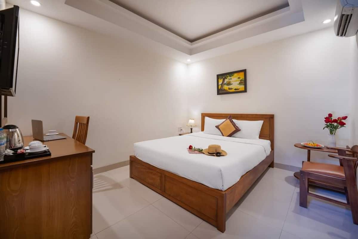 Minibar, desk, soundproofing, free WiFi