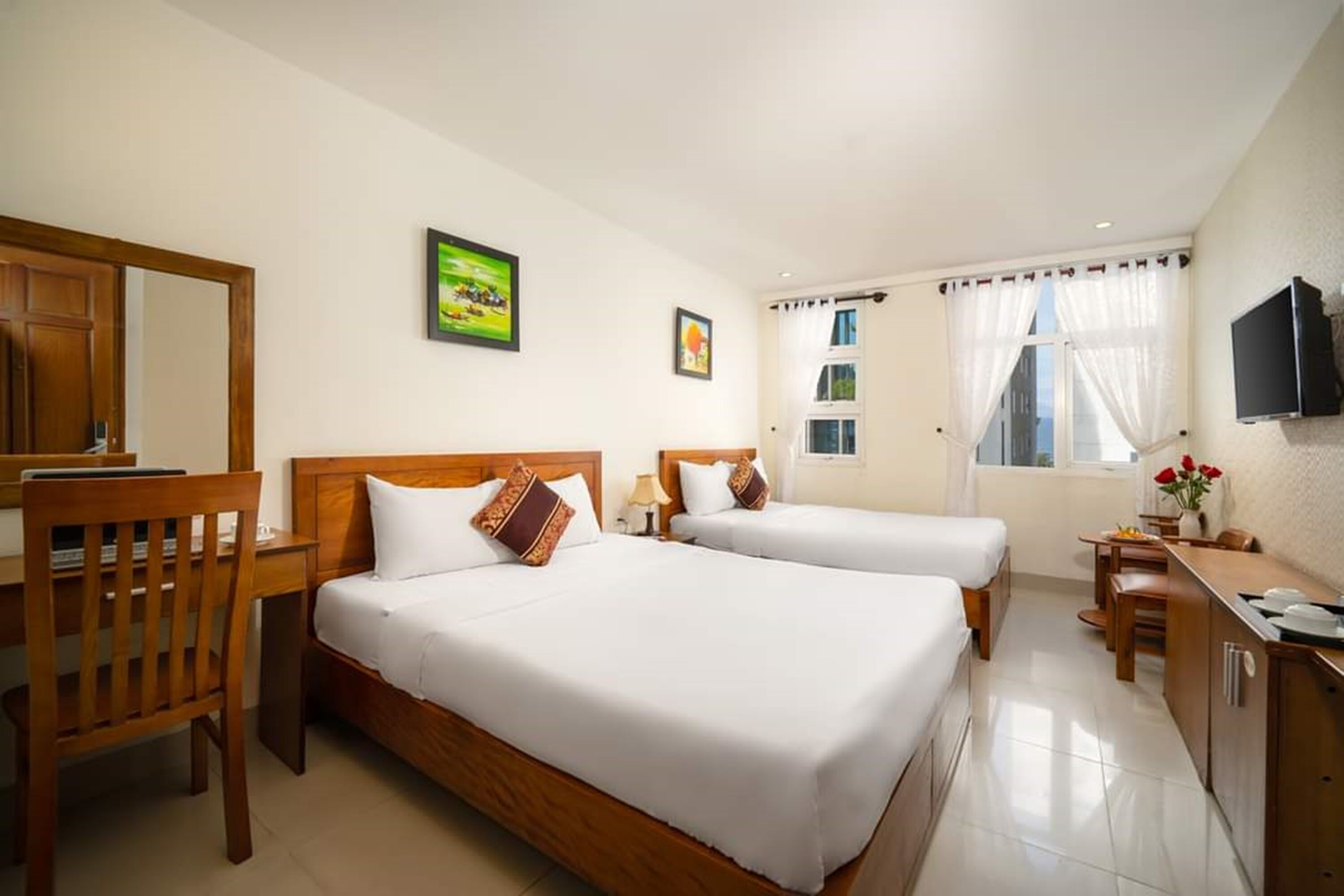 family room | 1 bedroom, minibar, desk, soundproofing