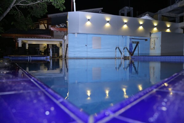 Indoor pool, outdoor pool, open 7 AM to 7 PM, sun loungers - Thilaka City Hotel (Anuradhapura)