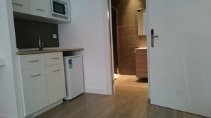 Deluxe Double Room | Private kitchenette | Mini-fridge