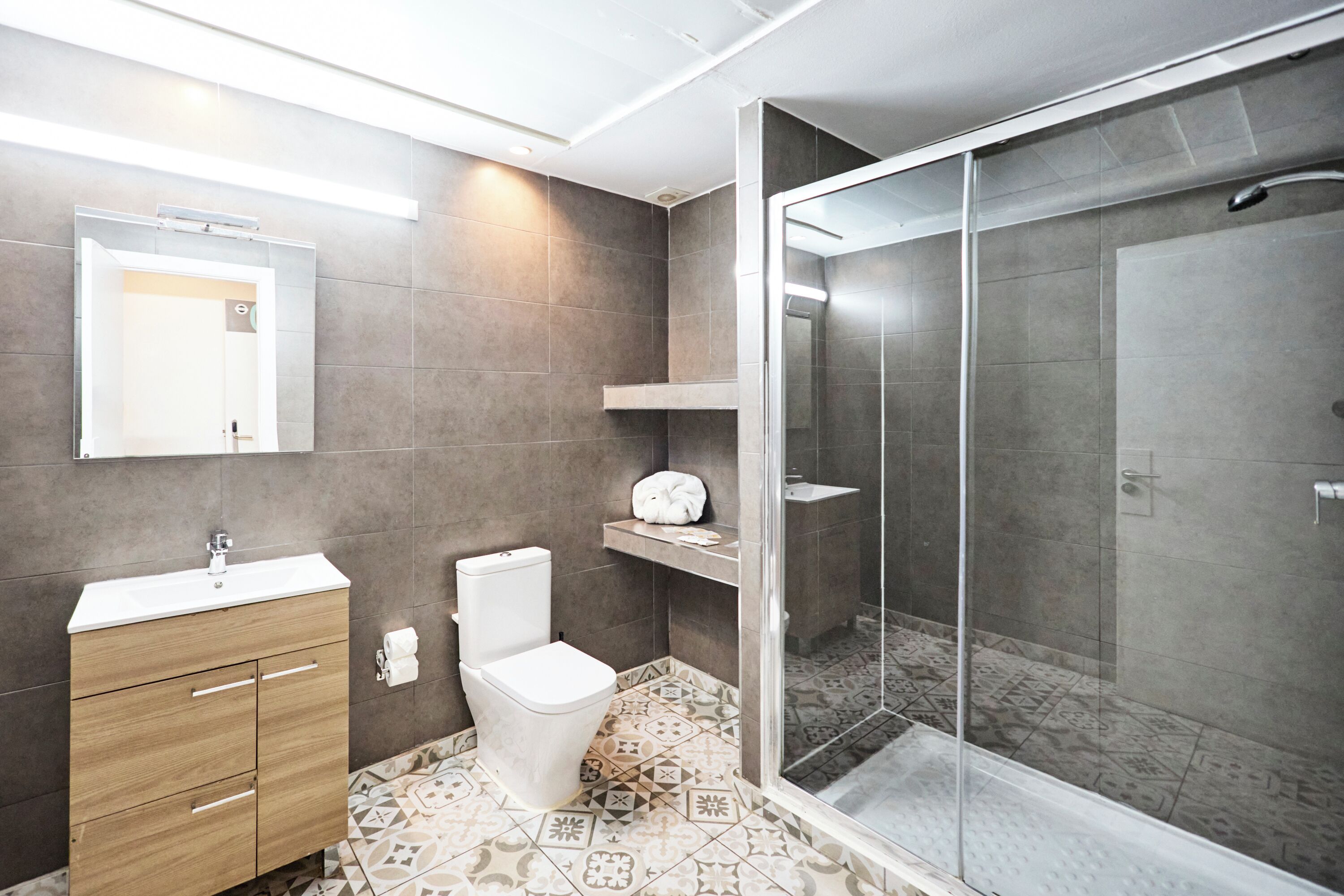 Quarto casal luxo | Banheiro | Secador de cabelo (mediante solicitação), toalhas de banho, sabonete 
