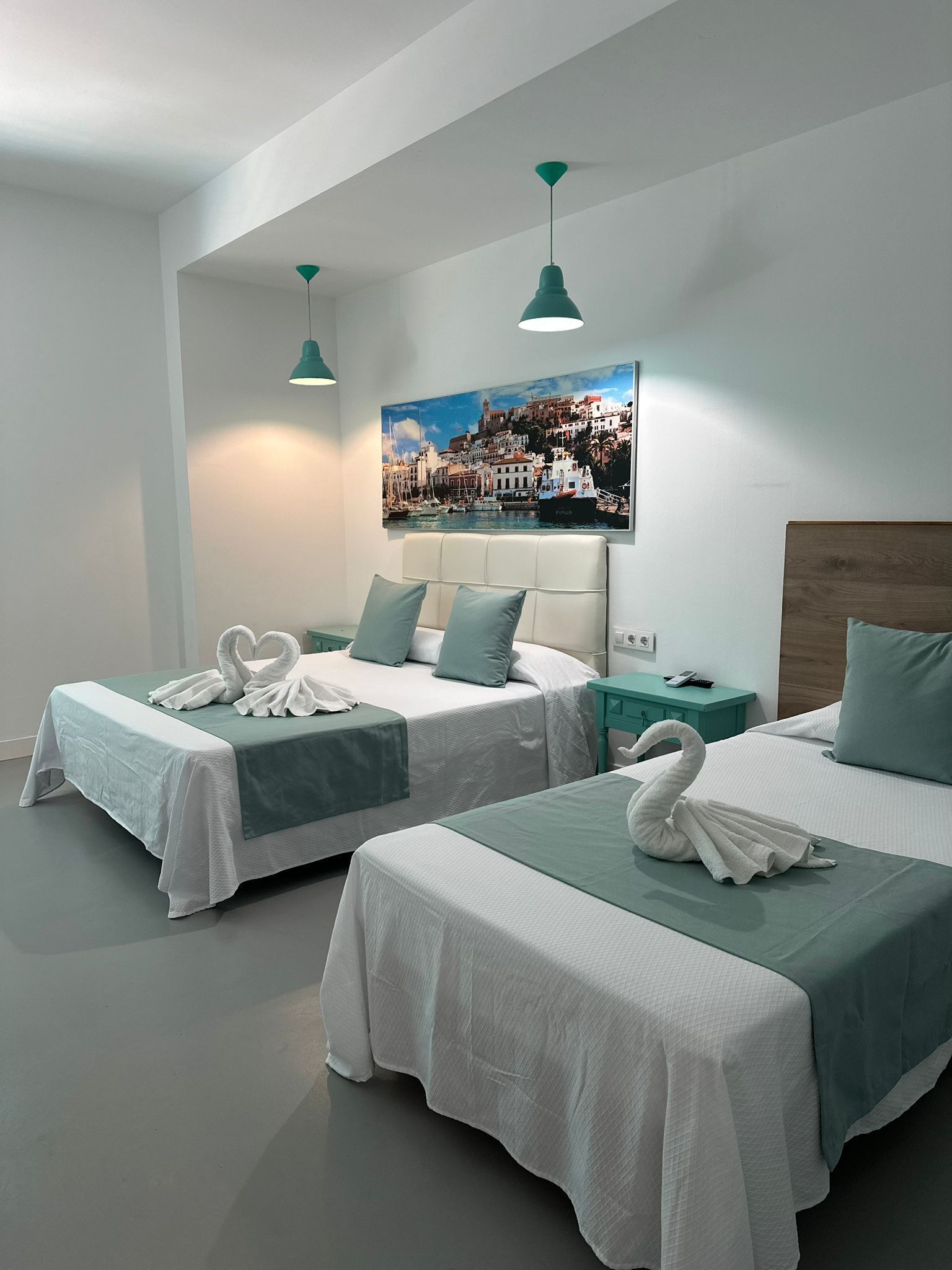 Deluxe Double Room | In-room safe, desk, free WiFi, bed sheets