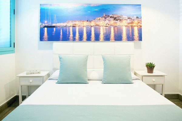 Classic Double Room | In-room safe, desk, WiFi (free), bed sheets