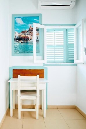 Single Room | In-room safe, desk, free WiFi, bed sheets - Hostal Sunset Ibiza (Sant Antoni de Portmany)