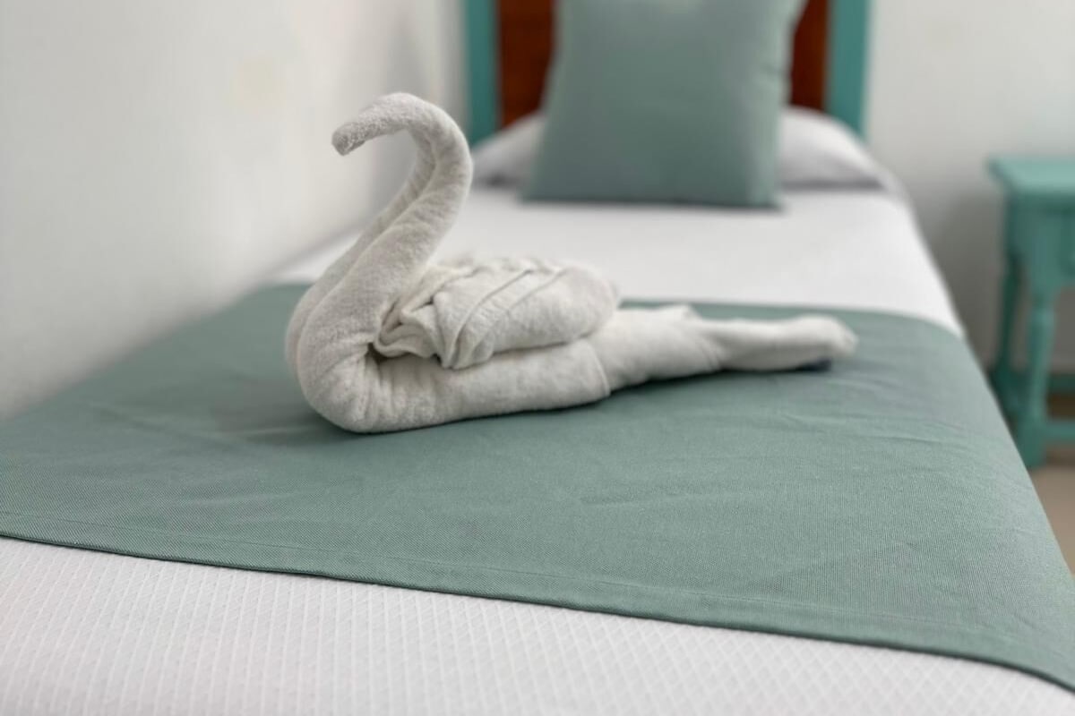Habitación individual | Caja fuerte, escritorio, wifi gratis y ropa de cama