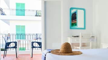 Double Room, Terrace | In-room safe, desk, free WiFi, bed sheets