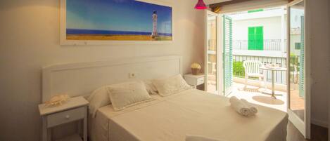 Double Room, Terrace | In-room safe, desk, free WiFi, bed sheets