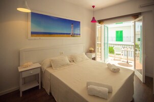 Double Room, Terrace | In-room safe, desk, free WiFi, bed sheets