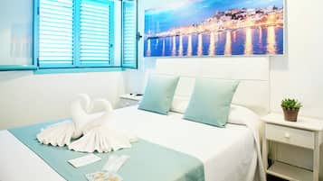 Habitación clásica doble | Caja fuerte, escritorio, wifi gratis y ropa de cama