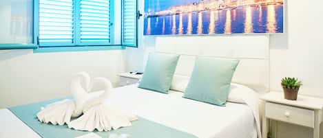 Classic Double Room | In-room safe, desk, free WiFi, bed sheets