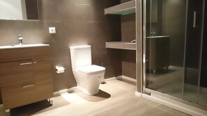 Deluxe Double Room | Bathroom | Hair dryer, towels, soap, toilet paper - Hostal Sunset Ibiza (Sant Antoni de Portmany)