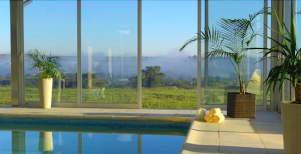 Badstue, aromaterapi, massasje med varme steiner og manikyr og pedikyr