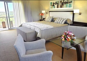 Dobbeltrom | Dundyner, minibar, safe på rommet og skrivebord