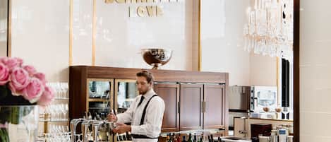 3 Restaurants, Frühstück, Mittagessen, Abendessen, internationale Küche