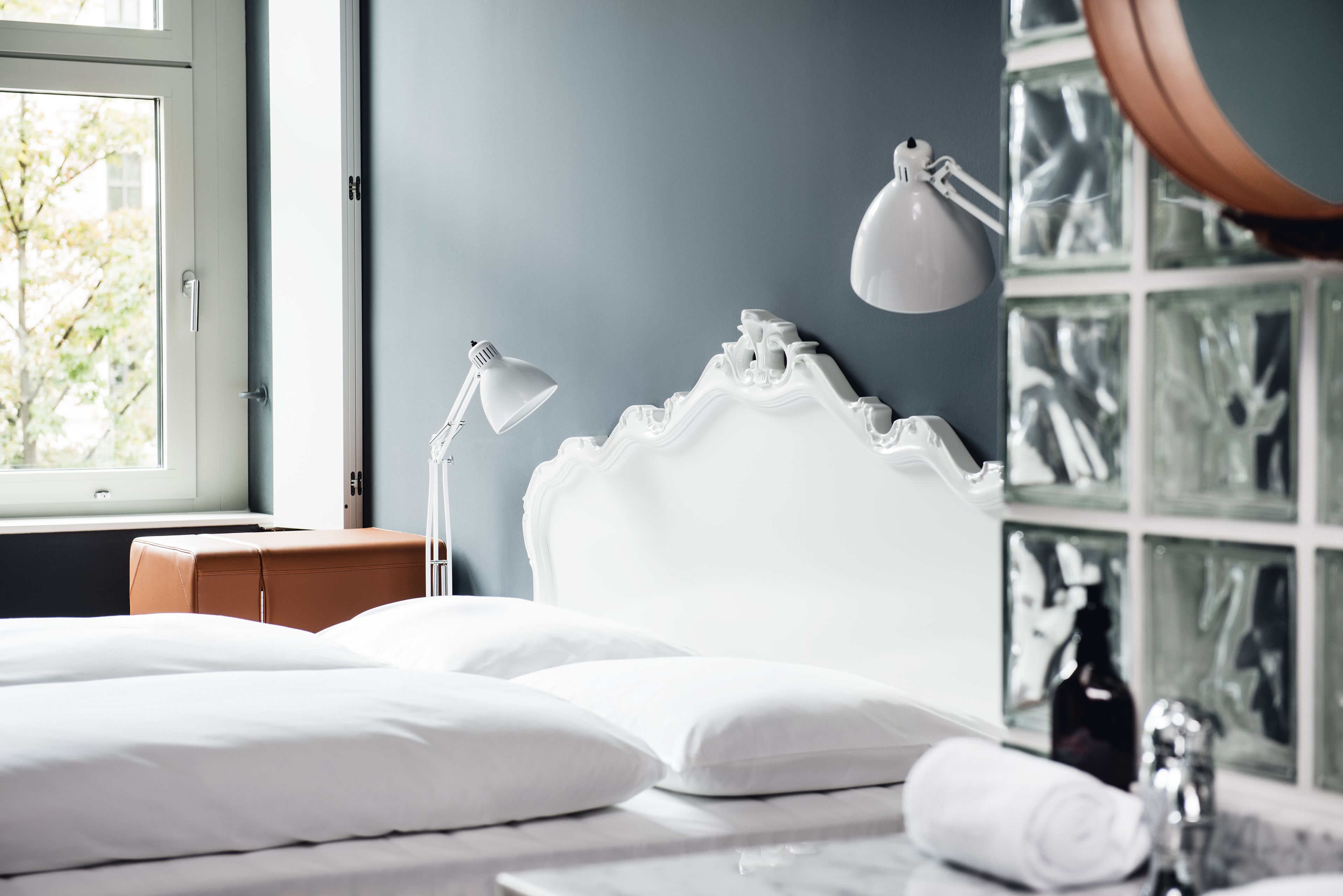 petit chic | 1 bedroom, egyptian cotton sheets, premium bedding, down duvets