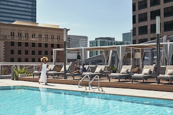 Outdoor pool, open 8:00 AM to 8:00 PM, cabanas (surcharge), sun loungers at InterContinental Los Angeles Downtown by IHG
