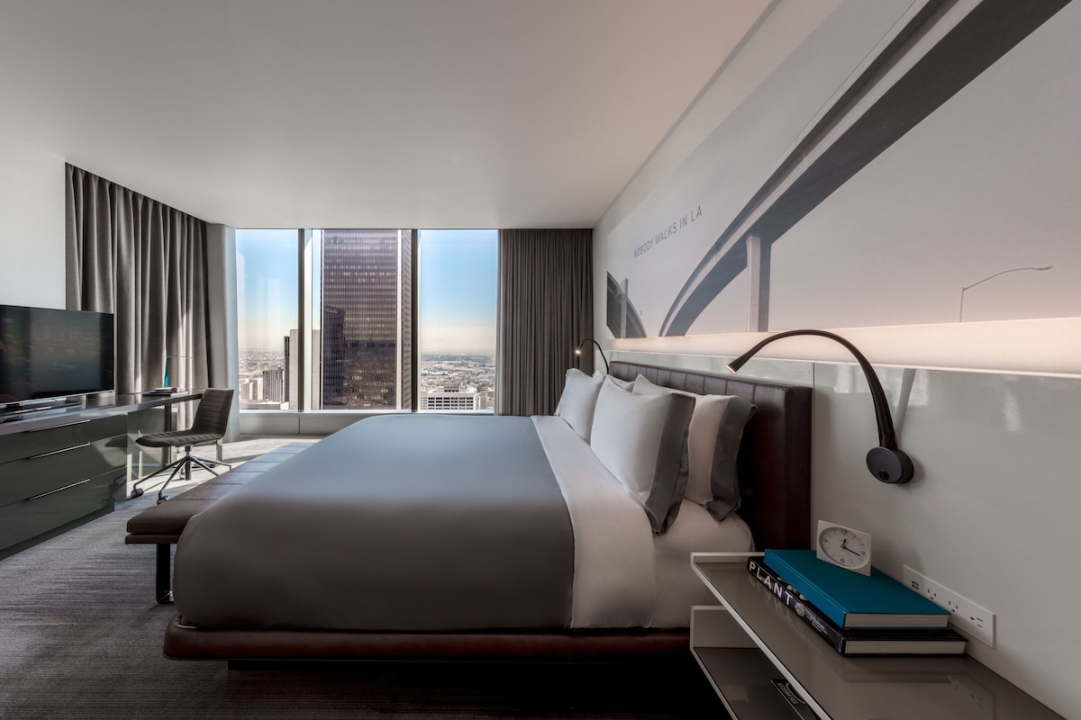 Premium-Zimmer, 1 King-Bett, Stadtblick | Allergikerbettwaren, Daunenbettdecken, Minibar, Zimmersafe