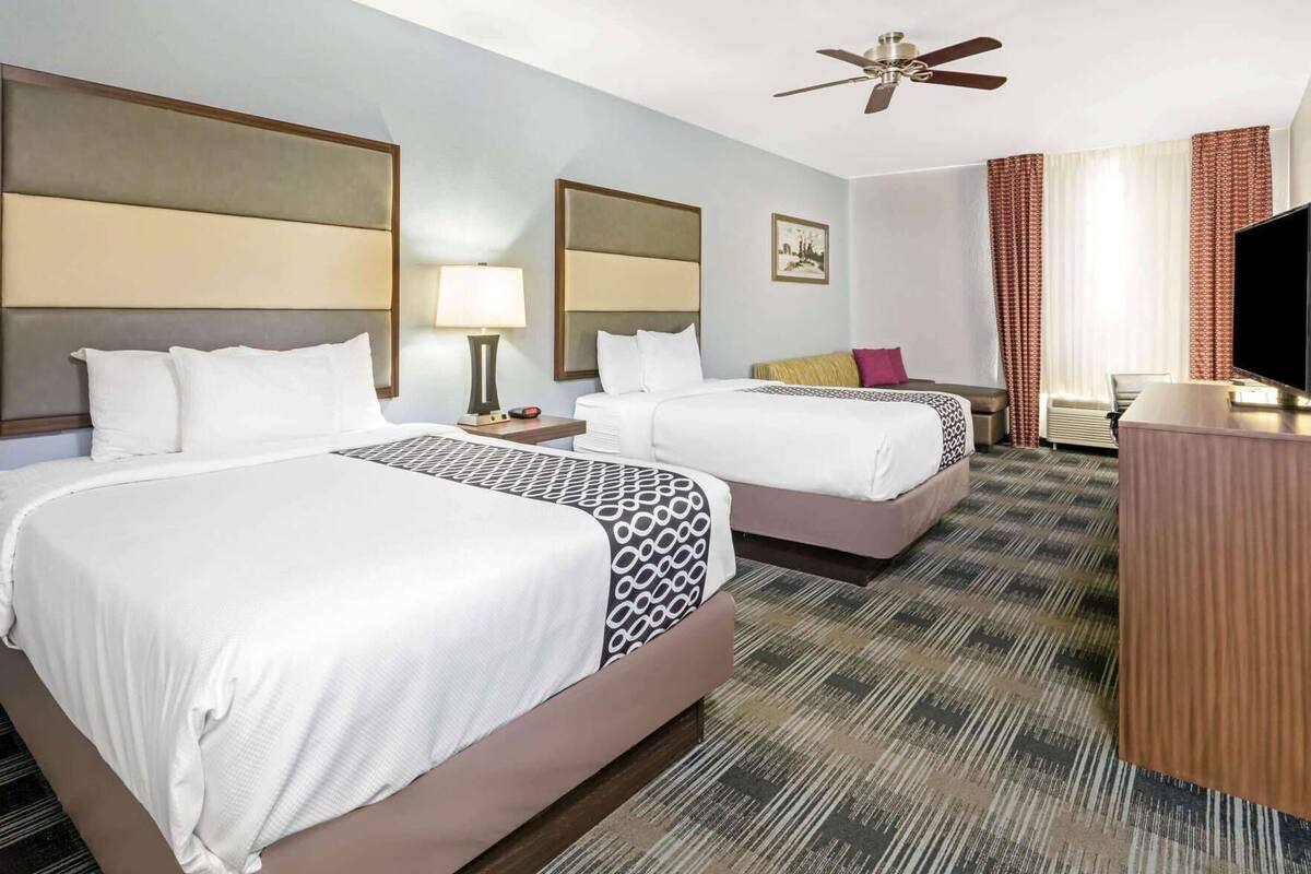 Hochwertige Bettwaren, Pillowtop-Betten, Schreibtisch