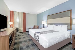 Premium bedding, pillowtop beds, desk, iron/ironing board - La Quinta Inn & Suites by Wyndham Guthrie (Guthrie)
