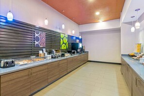 Free daily continental breakfast - La Quinta Inn & Suites by Wyndham Guthrie (Guthrie)